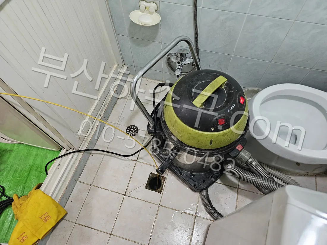 물이 더디게 빠지는 바닥 배수구 상태
